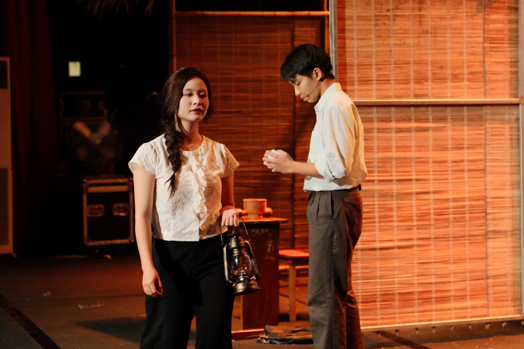 Vở kịch dài 2,5 giờ đồng hồ của học sinh trường Ams hút 1.000 khán giả - 3