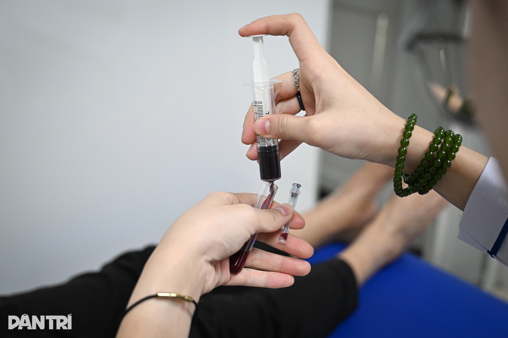 Nín thở xem bác sĩ giải cứu bộ não sắp chết ngạt của bệnh nhân đột quỵ - 5 Nín thở xem bác sĩ giải cứu bộ não sắp chết ngạt của bệnh nhân đột quỵ - 5