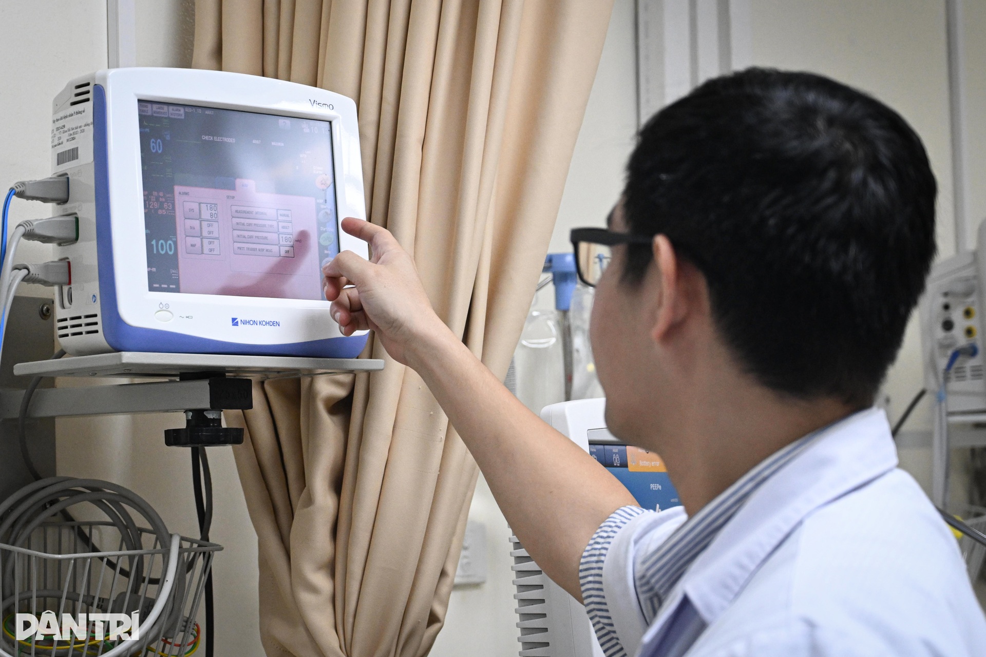 Nín thở xem bác sĩ giải cứu bộ não sắp chết ngạt của bệnh nhân đột quỵ - 11 Nín thở xem bác sĩ giải cứu bộ não sắp chết ngạt của bệnh nhân đột quỵ - 11