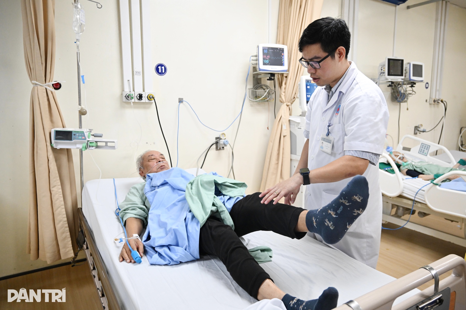 Nín thở xem bác sĩ giải cứu bộ não sắp chết ngạt của bệnh nhân đột quỵ - 12 Nín thở xem bác sĩ giải cứu bộ não sắp chết ngạt của bệnh nhân đột quỵ - 12