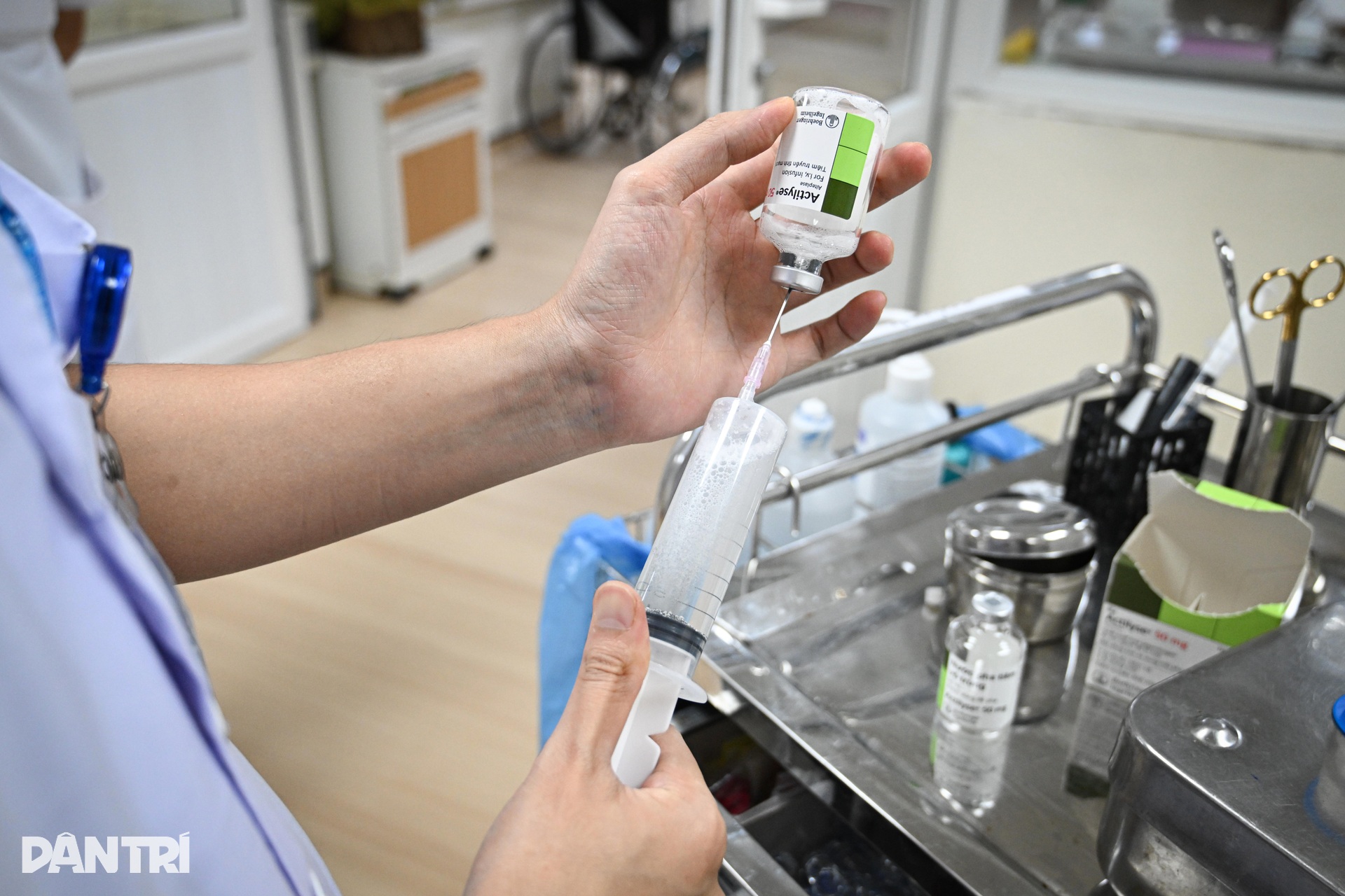 Nín thở xem bác sĩ giải cứu bộ não sắp chết ngạt của bệnh nhân đột quỵ - 13 Nín thở xem bác sĩ giải cứu bộ não sắp chết ngạt của bệnh nhân đột quỵ - 13