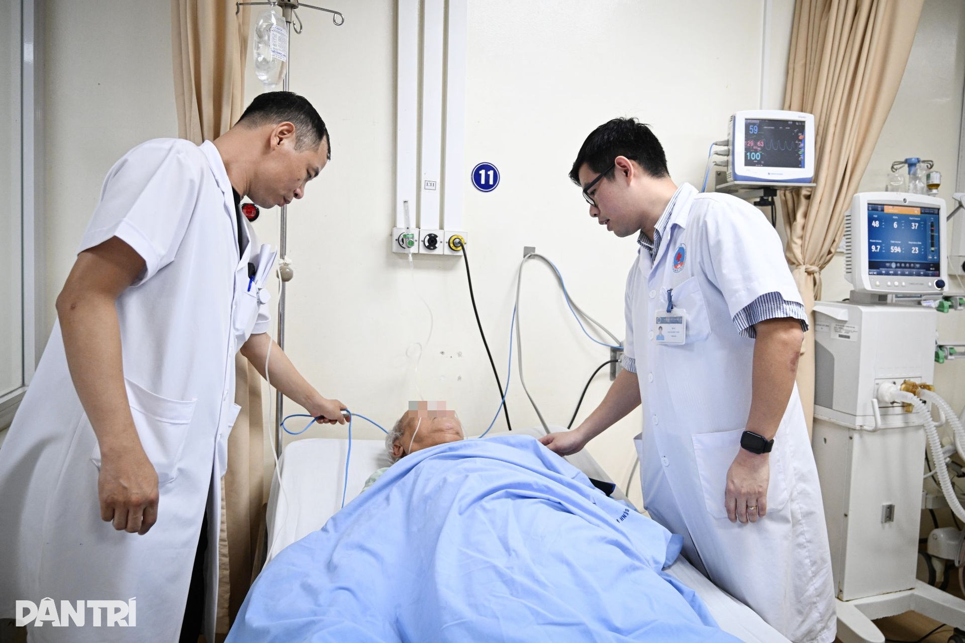 Nín thở xem bác sĩ giải cứu bộ não sắp chết ngạt của bệnh nhân đột quỵ - 17 Nín thở xem bác sĩ giải cứu bộ não sắp chết ngạt của bệnh nhân đột quỵ - 17