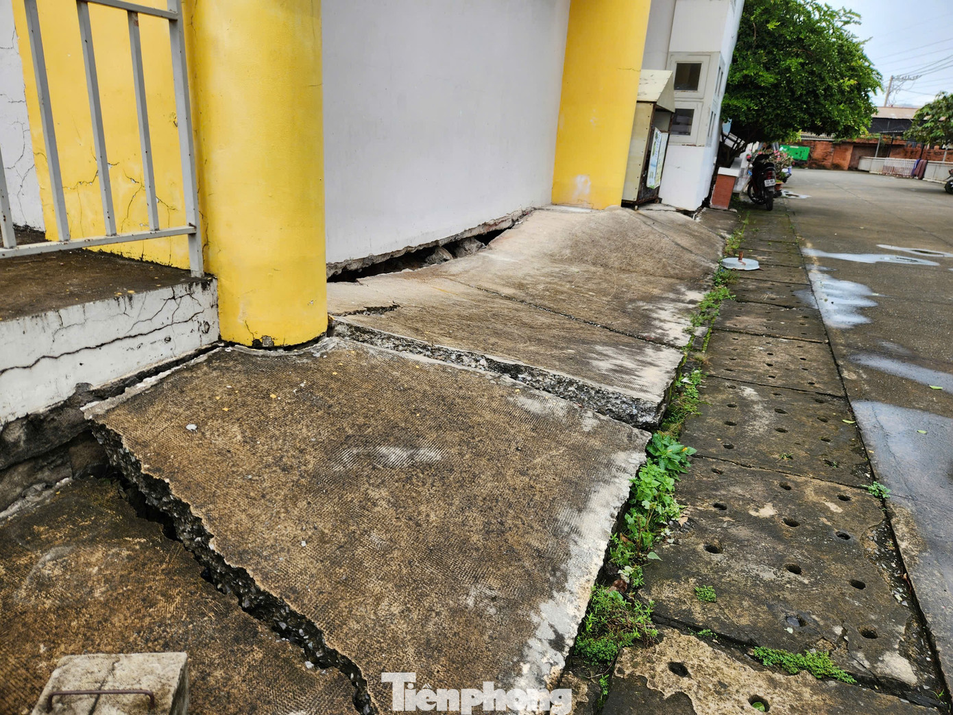 Cảnh nứt vỡ nhà cửa, hư hỏng hạ tầng ở nơi sụt lún nhất TPHCM- Ảnh 4.