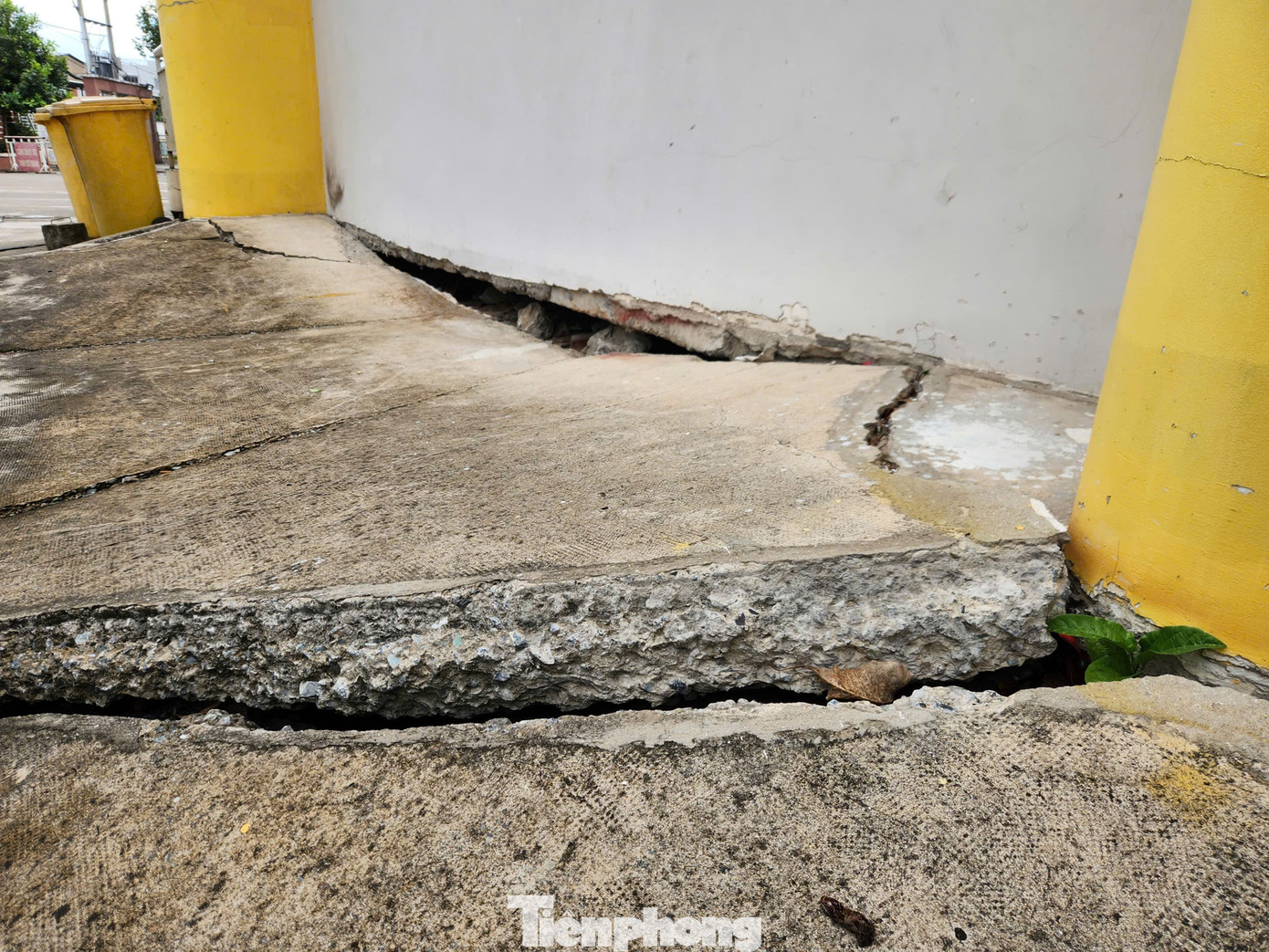 Cảnh nứt vỡ nhà cửa, hư hỏng hạ tầng ở nơi sụt lún nhất TPHCM- Ảnh 5.