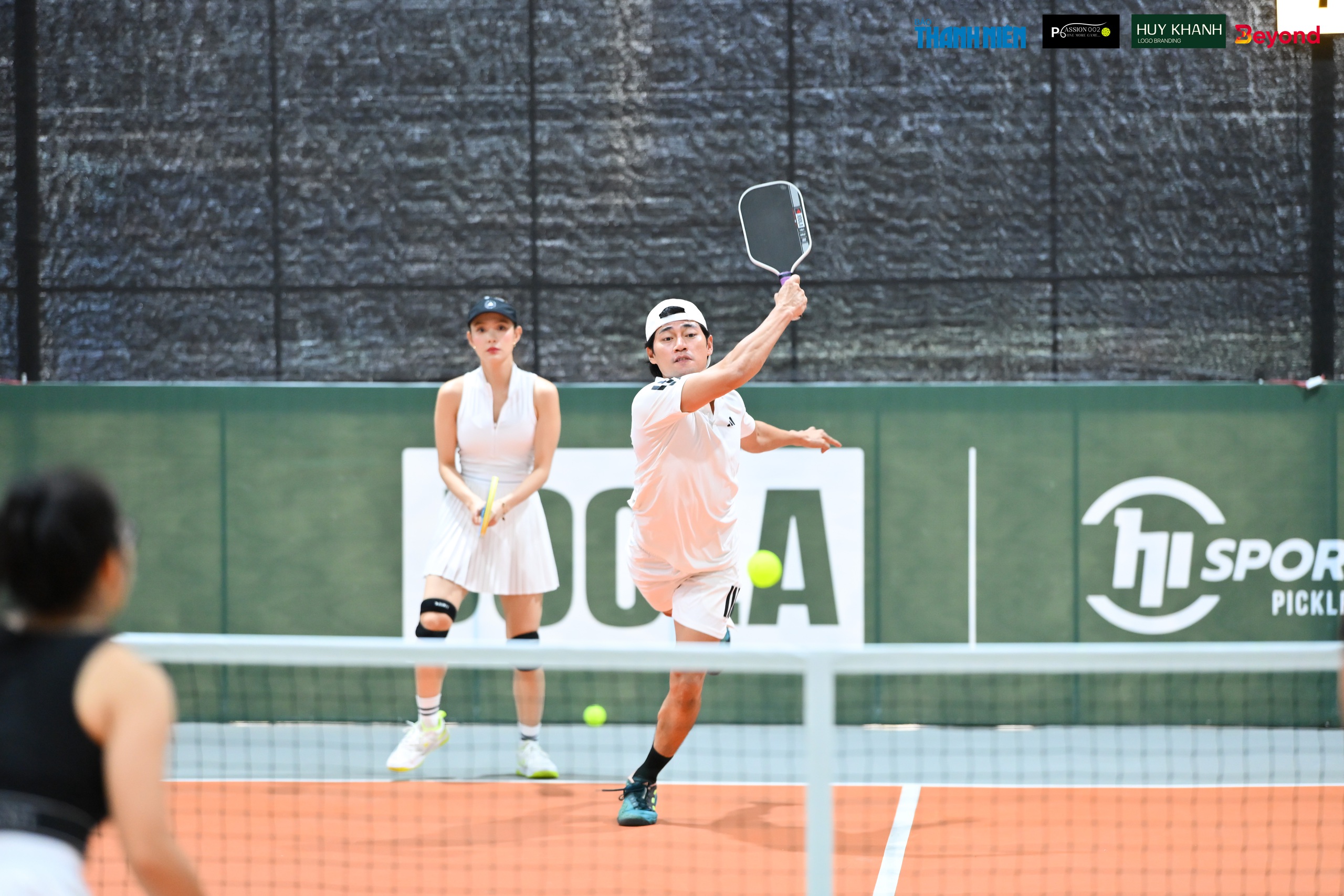 Lợi Trần 'Tử chiến trên không' 'cháy' với pickleball - Ảnh 2.