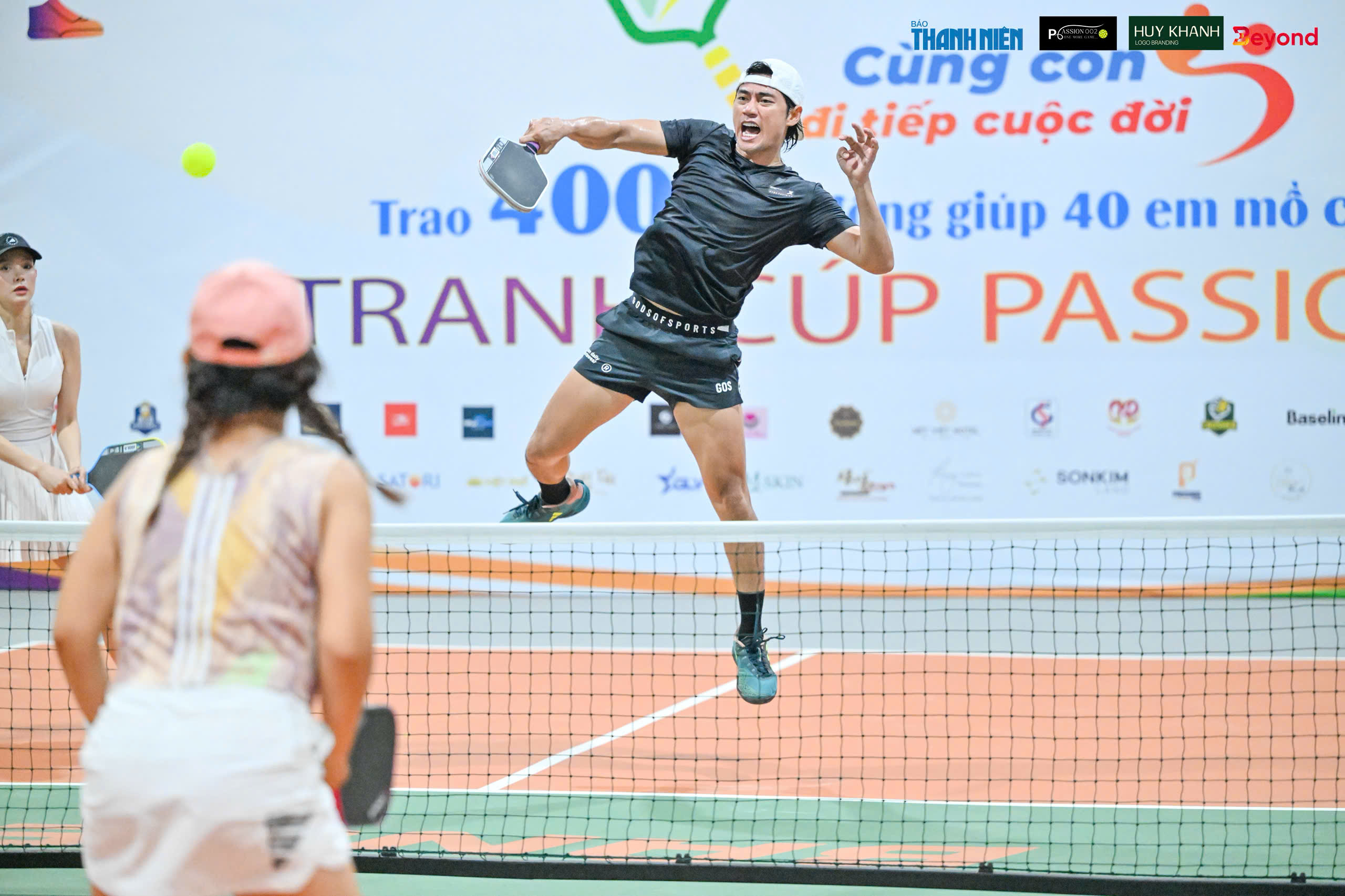 Lợi Trần 'Tử chiến trên không' 'cháy' với pickleball - Ảnh 9.