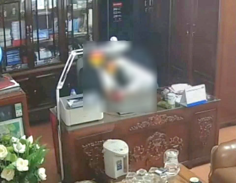 Vụ chủ tịch hội đồng quản trị “thân mật” với nhiều phụ nữ trong phòng làm việc: Những người trong clip có bị xử phạt?- Ảnh 2.