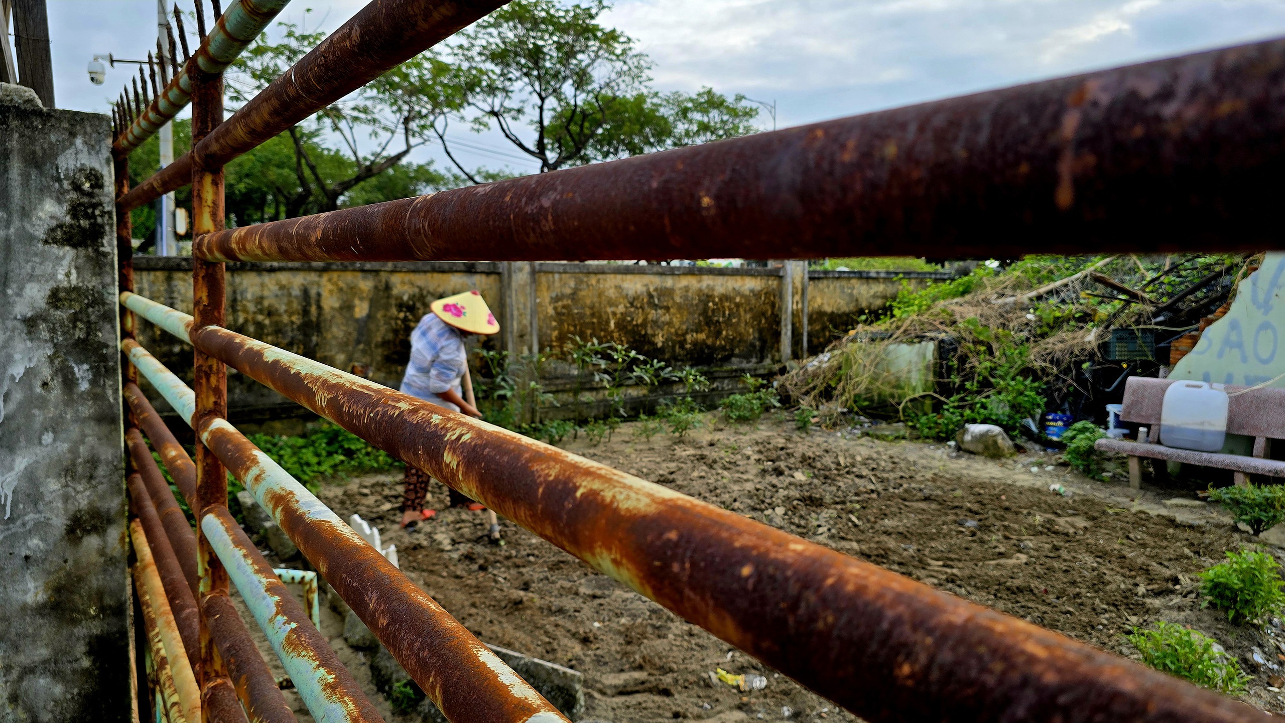 Bệnh viện bỏ hoang trên đất vàng ven biển Đà Nẵng trước thời điểm lên sàn đấu giá - Ảnh 6.