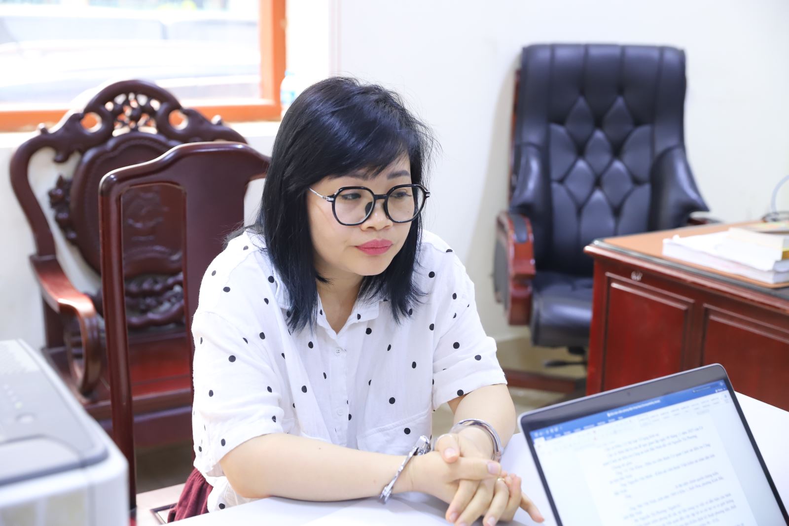 Ảnh: Bắt Giám đốc Phan Văn Khiến, kế toán Nguyễn Thị Phương và khám xét công ty- Ảnh 8.