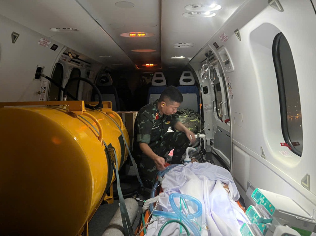 Cứu người mất hơn 3 lít máu sau lặn biển trong phòng mổ dã chiến ngoài đảo - 4