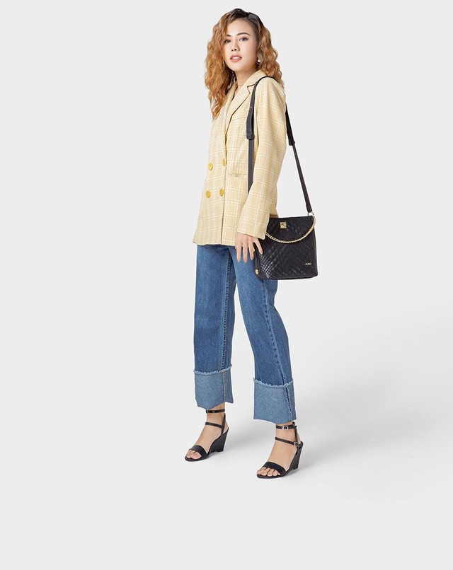 Giày đế xuồng, 'cầu nối' giữa thoải mái và sành điệu - Ảnh 2.