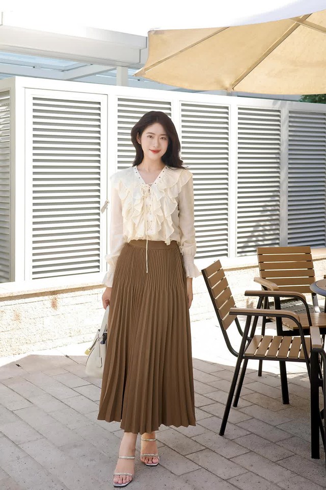 Áo blouse tay bồng, 'nàng thơ' lãng mạn cho chị em công sở - Ảnh 7.