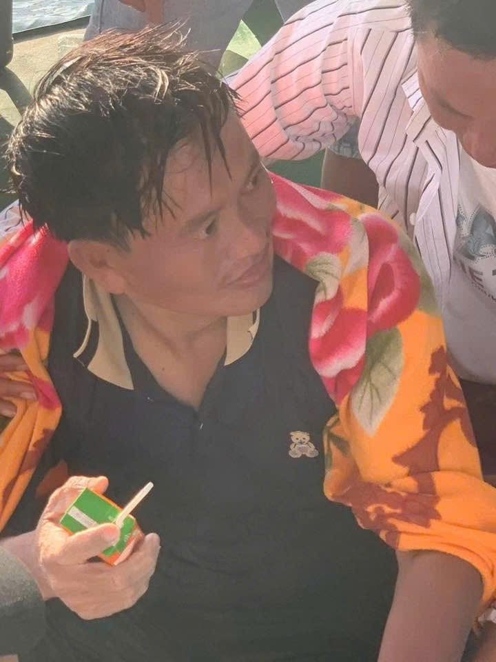 Thuyền phó chỉ huy tàu cứu người giữa bão biển: 