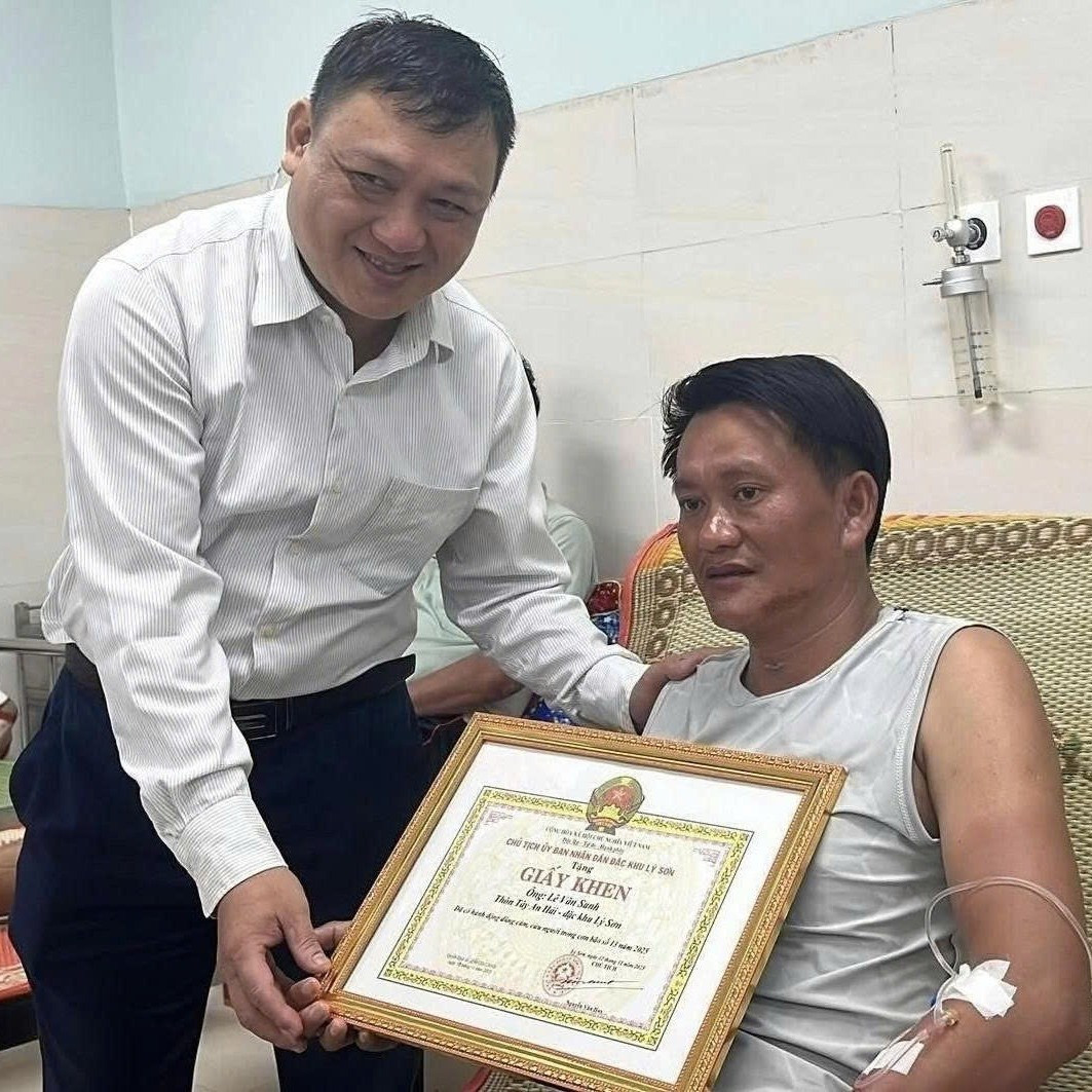 Thuyền phó chỉ huy tàu cứu người giữa bão biển: 