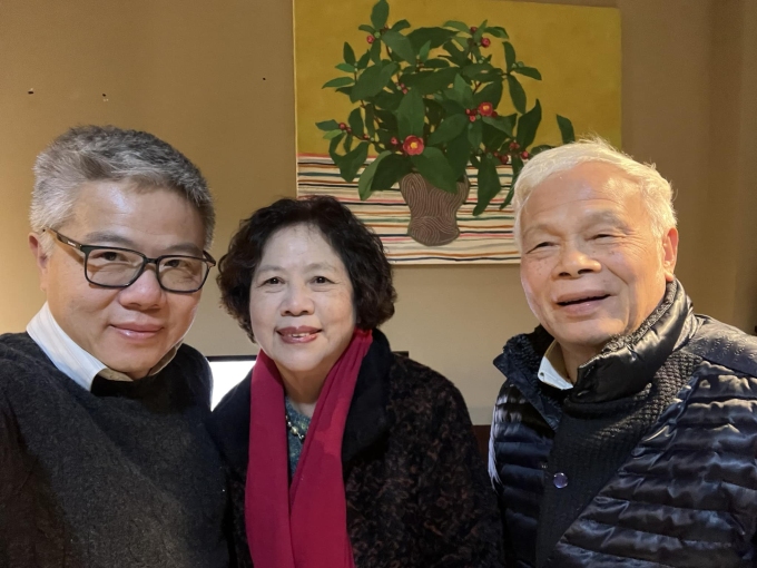 Giáo sư Ngô Bảo Châu và bố mẹ dịp Tết Nguyên đán năm ngoái. Ảnh: Nhân vật