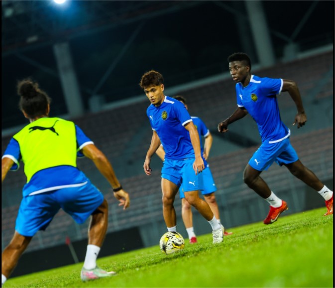 Sao nhập tịch Malaysia vội vã rời đội tuyển trong bí ẩn: FAM lại sợ bị FIFA phạt?- Ảnh 2.