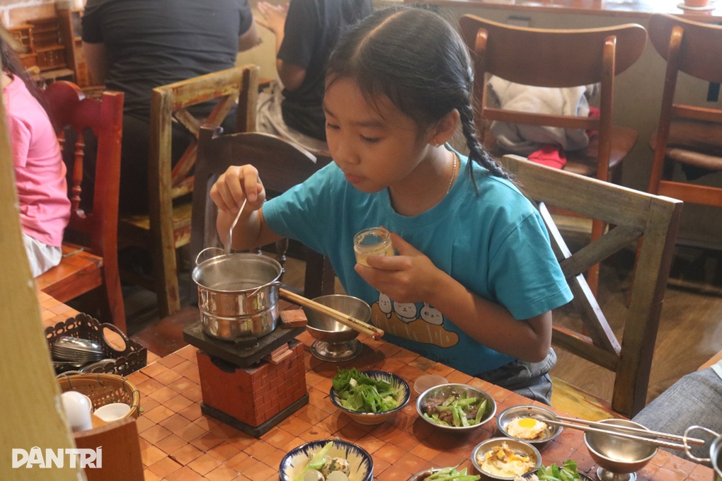 Tiệm cà phê cho khách chơi đồ hàng, nấu ăn thật gây sốt tại TPHCM - 5