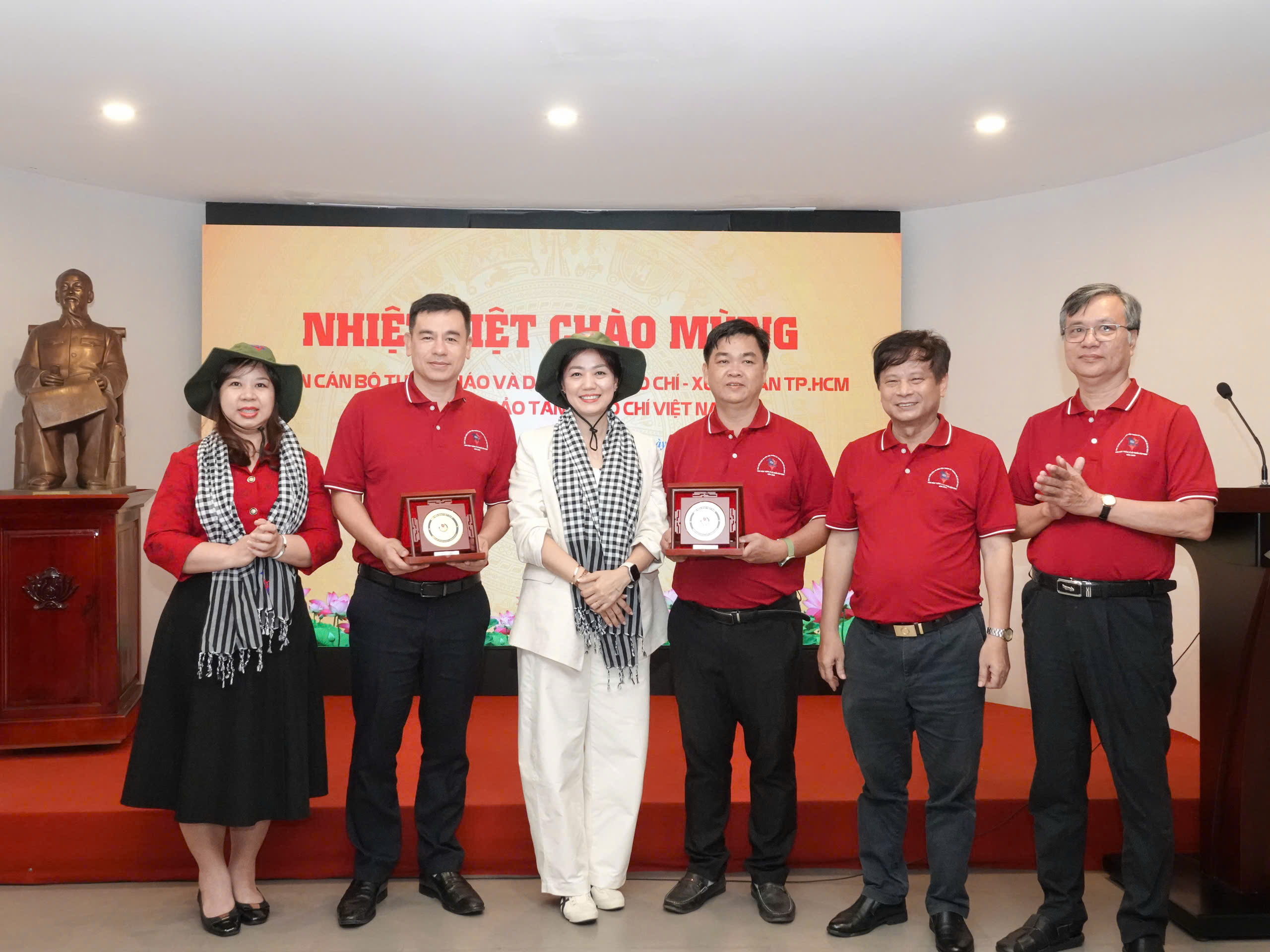 Đoàn cán bộ tuyên giáo TP HCM thăm Bảo tàng Báo chí Việt Nam ghi dấu lịch sử - Ảnh 5.