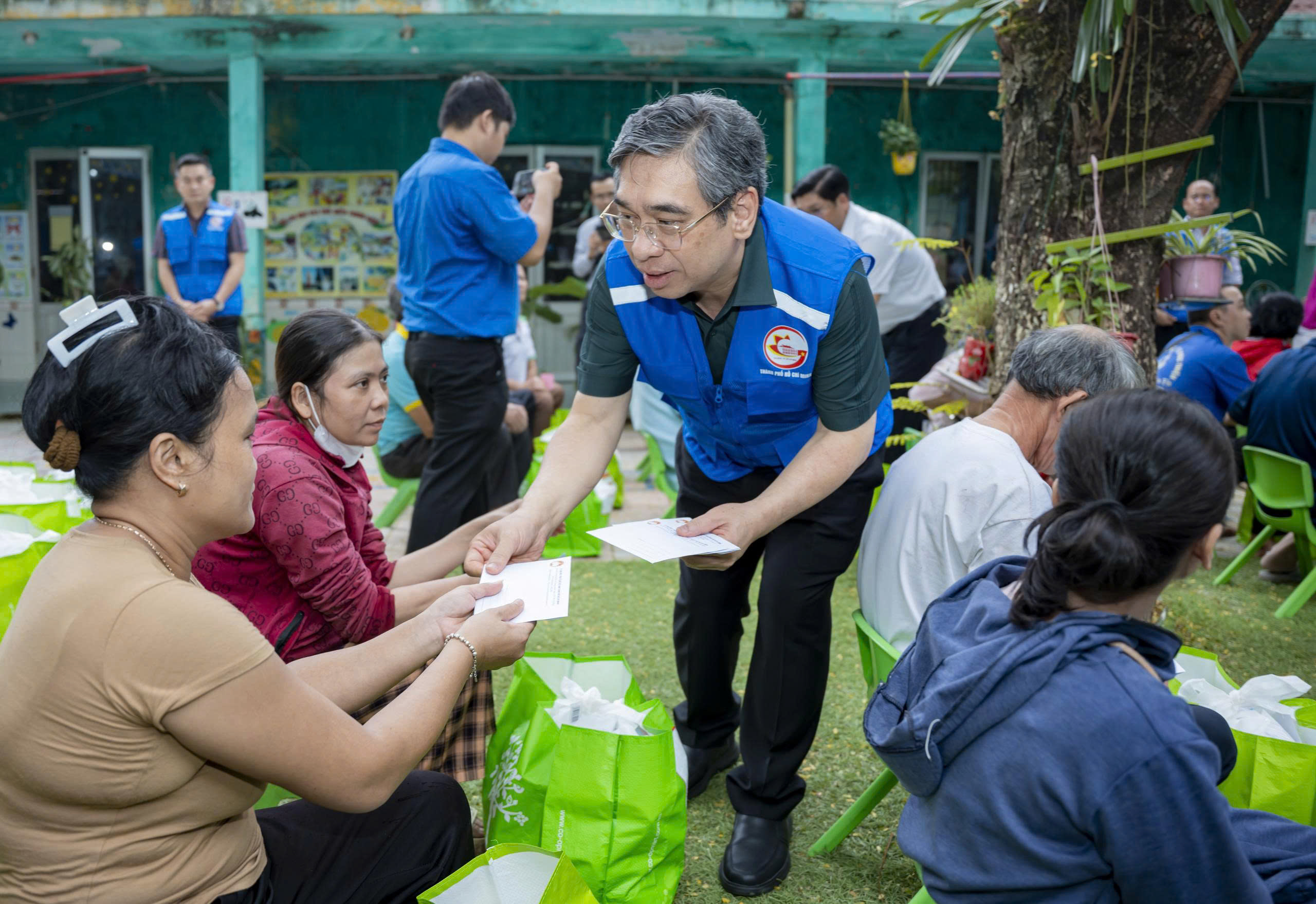 TP HCM hỗ trợ TP Huế 20 tỉ đồng khắc phục lũ lụt - Ảnh 7.