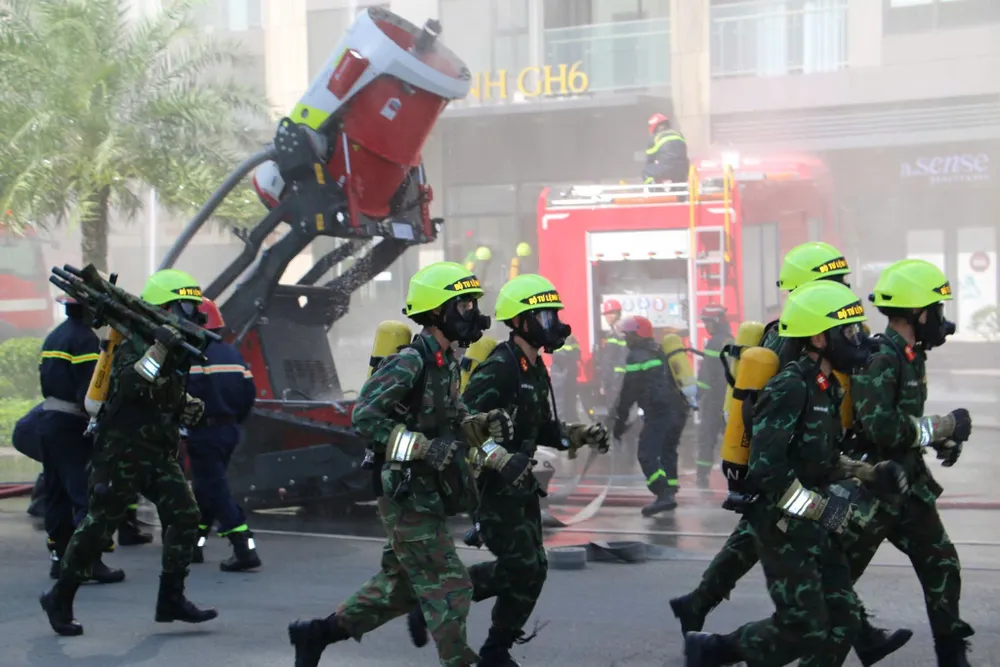 Khoảng 3.197 người tham gia buổi diễn tập. z7212778534534_911eb30717e6f333452879bd49b4feec.jpg