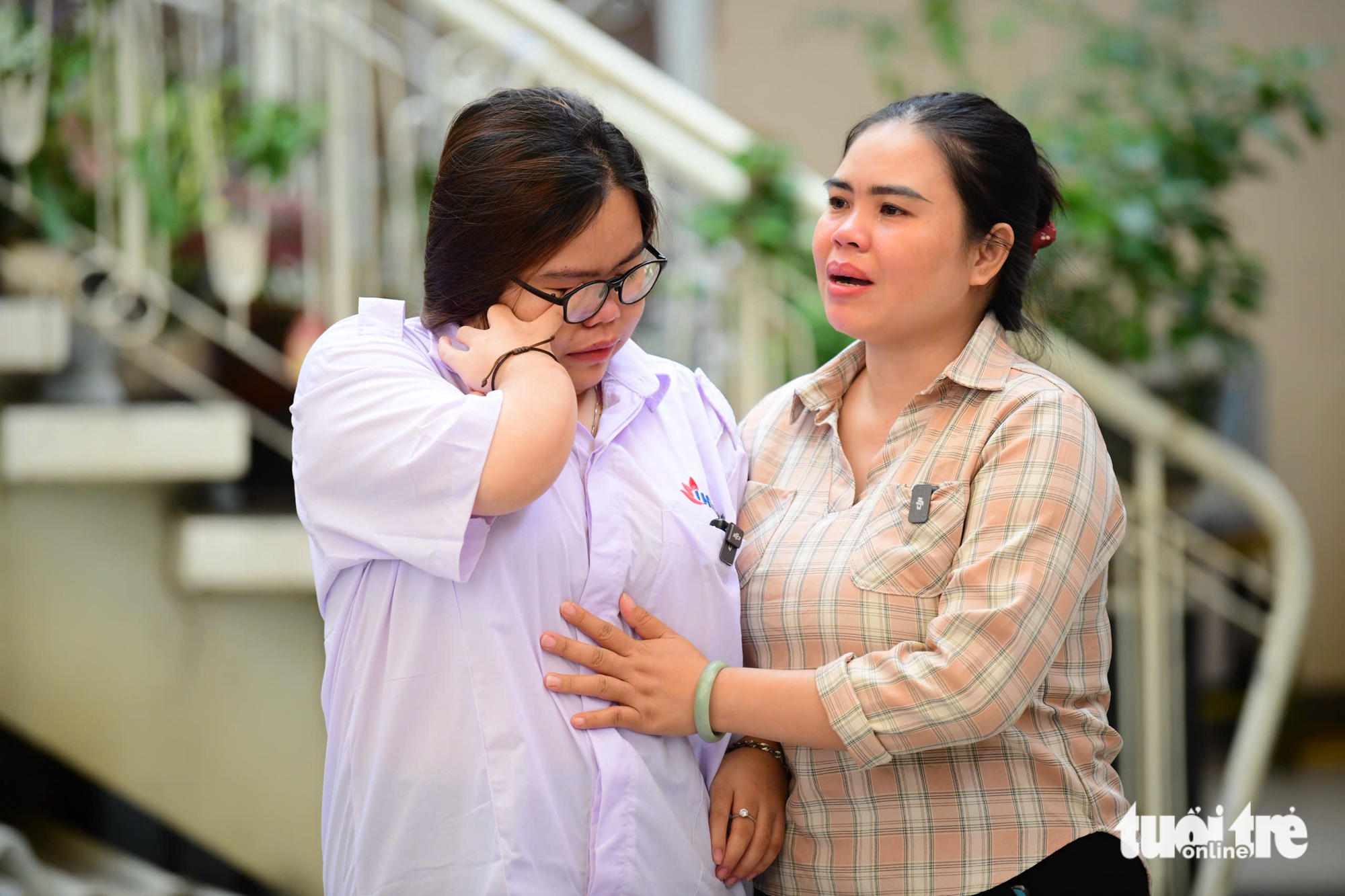 Sợ con mặc cảm ở lễ học bổng, mẹ dắt con từ Tây Ninh lên TP.HCM 'cảm ơn con ra đời, làm con mẹ' 3 Tiếp sức đến trường - Ảnh 3.