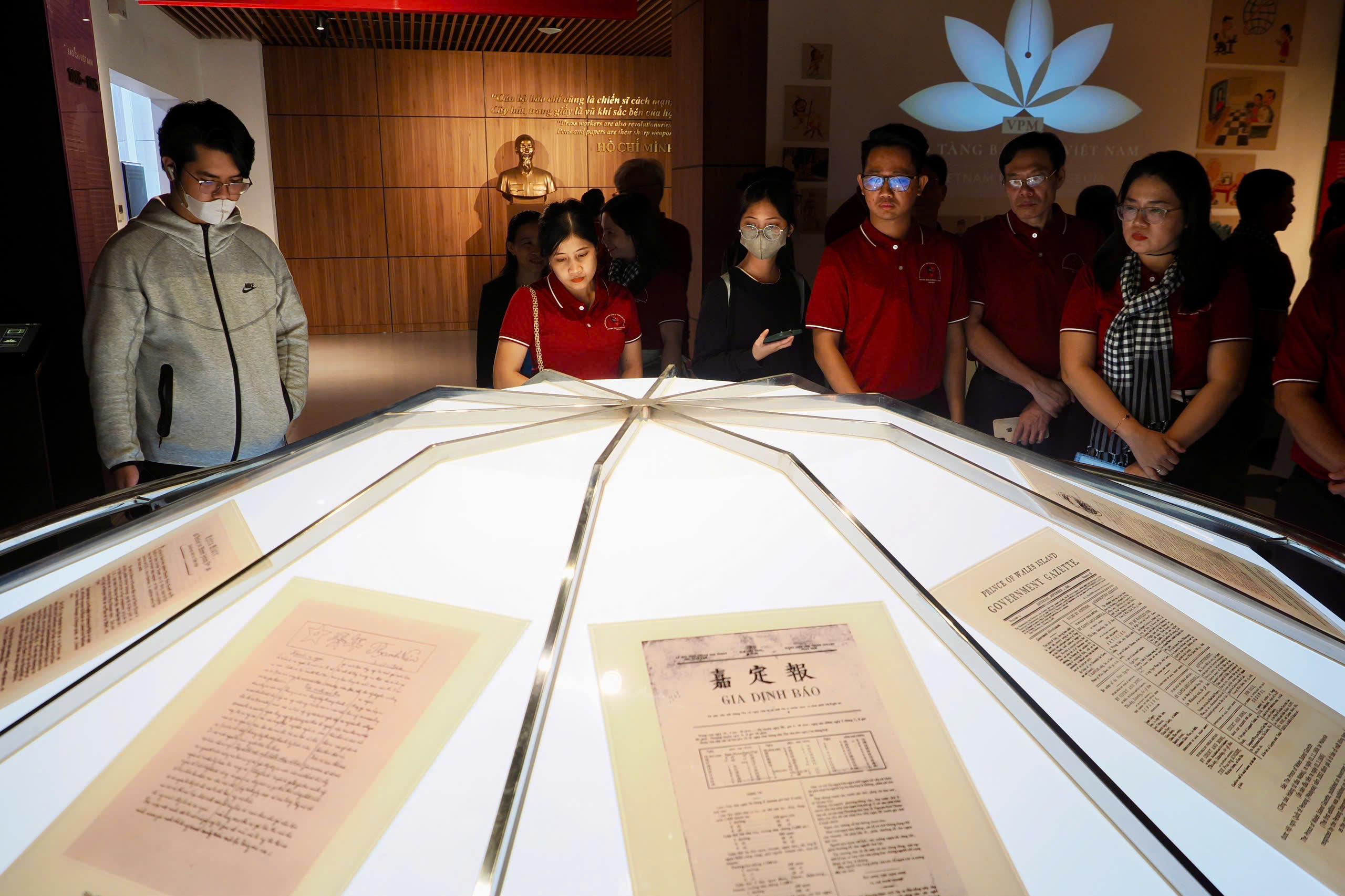 Đoàn cán bộ tuyên giáo, phóng viên TP.HCM tham quan Bảo tàng Báo chí Việt Nam - Ảnh 2.