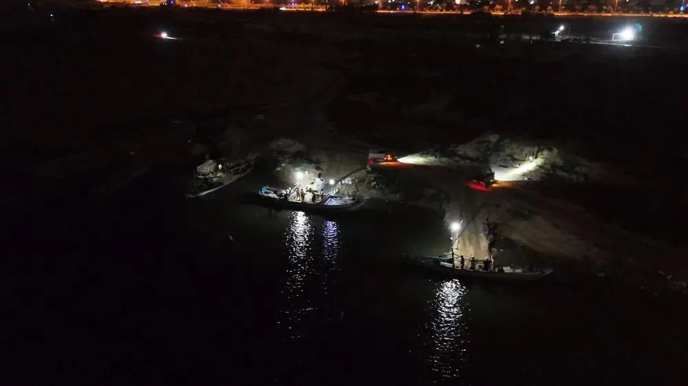 Công trường trộm cát trên sông Trà Khúc. 1000012504.jpg