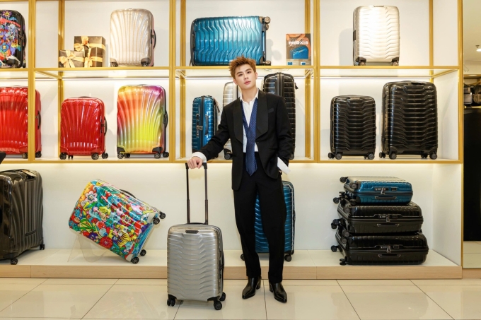 Khách mời trải nghiệm vali của Samsonite. Ảnh: Samsonite