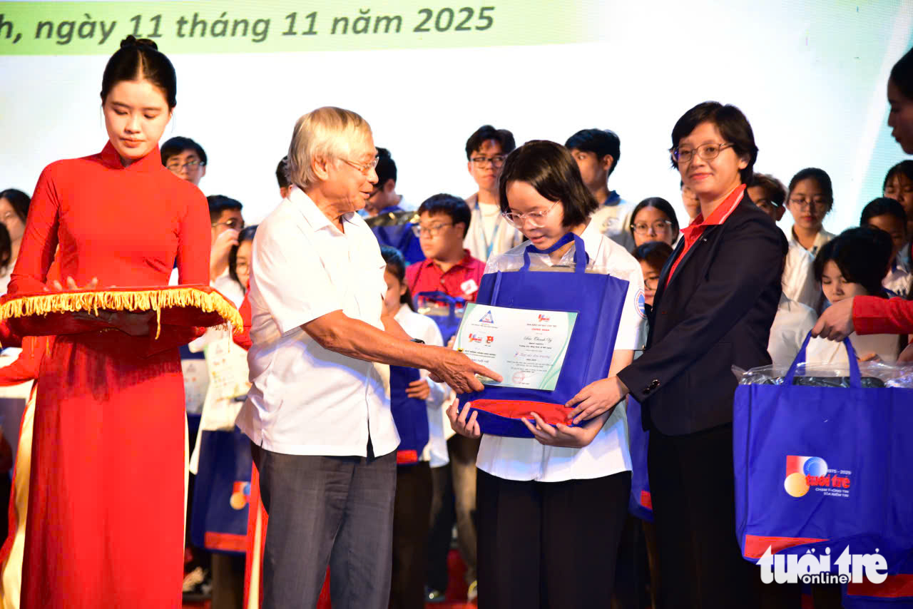 200 triệu đồng tặng hai sinh viên ĐH Y Dược TP.HCM, ĐH Văn Hiến bất hạnh và quá kiên cường - Ảnh 33.