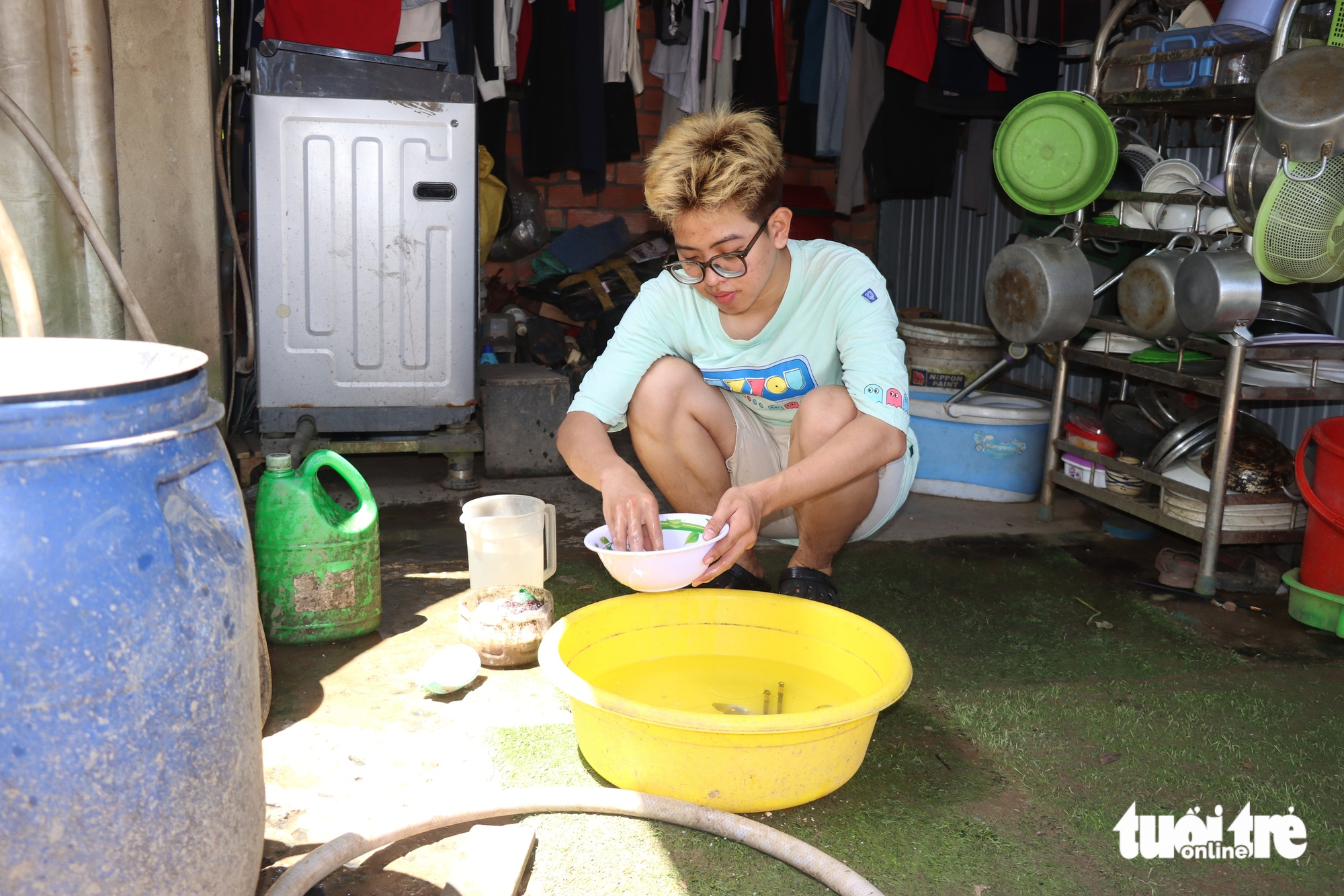 Cậu bé mồ côi cha và ‘chưa bao giờ trách mẹ’ ở Cần Giờ vào đại học, lý lịch làm thêm choáng ngợp - Ảnh 3. tiếp sức đến trường - Ảnh 4.