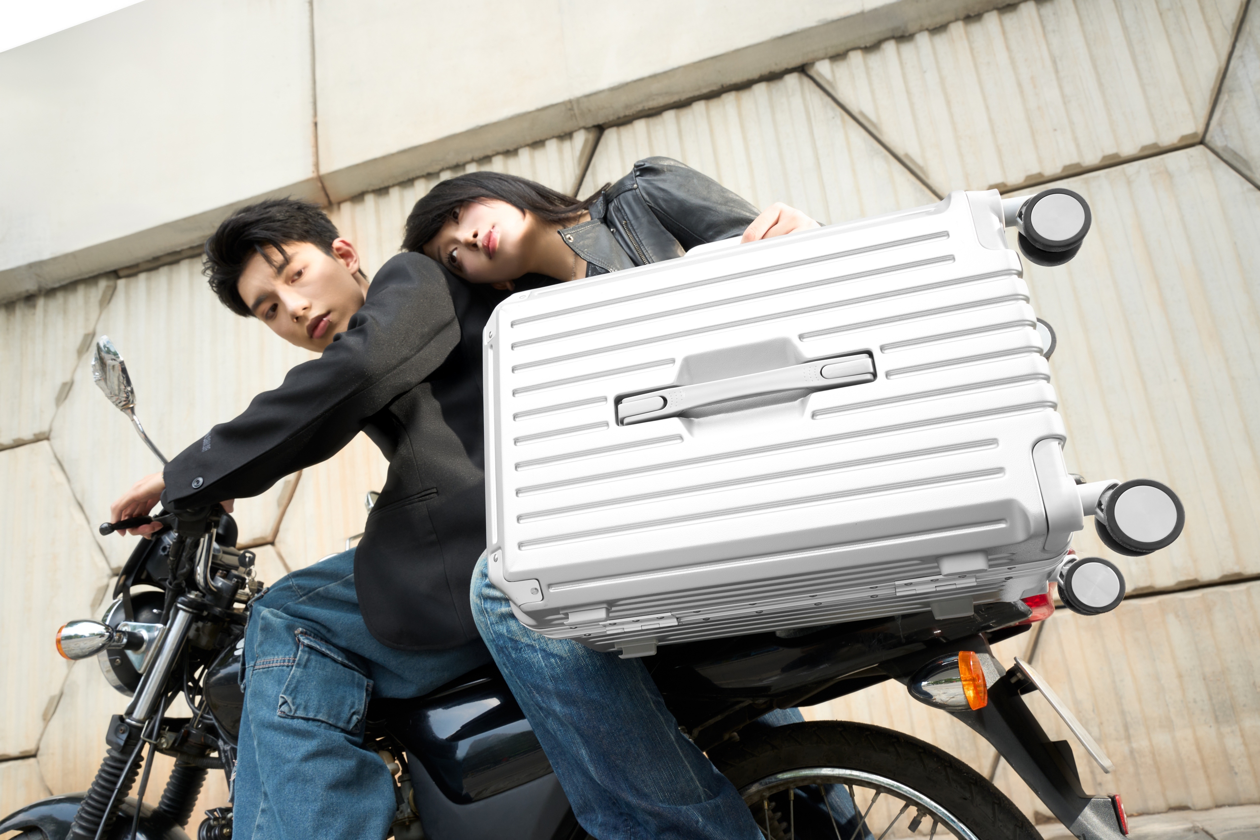 11.11 nóng hơn cả giảm giá, Gen Z sắm vali "ngôn tình" biến mọi outfit thành thời trang chất lừ - Ảnh 2.