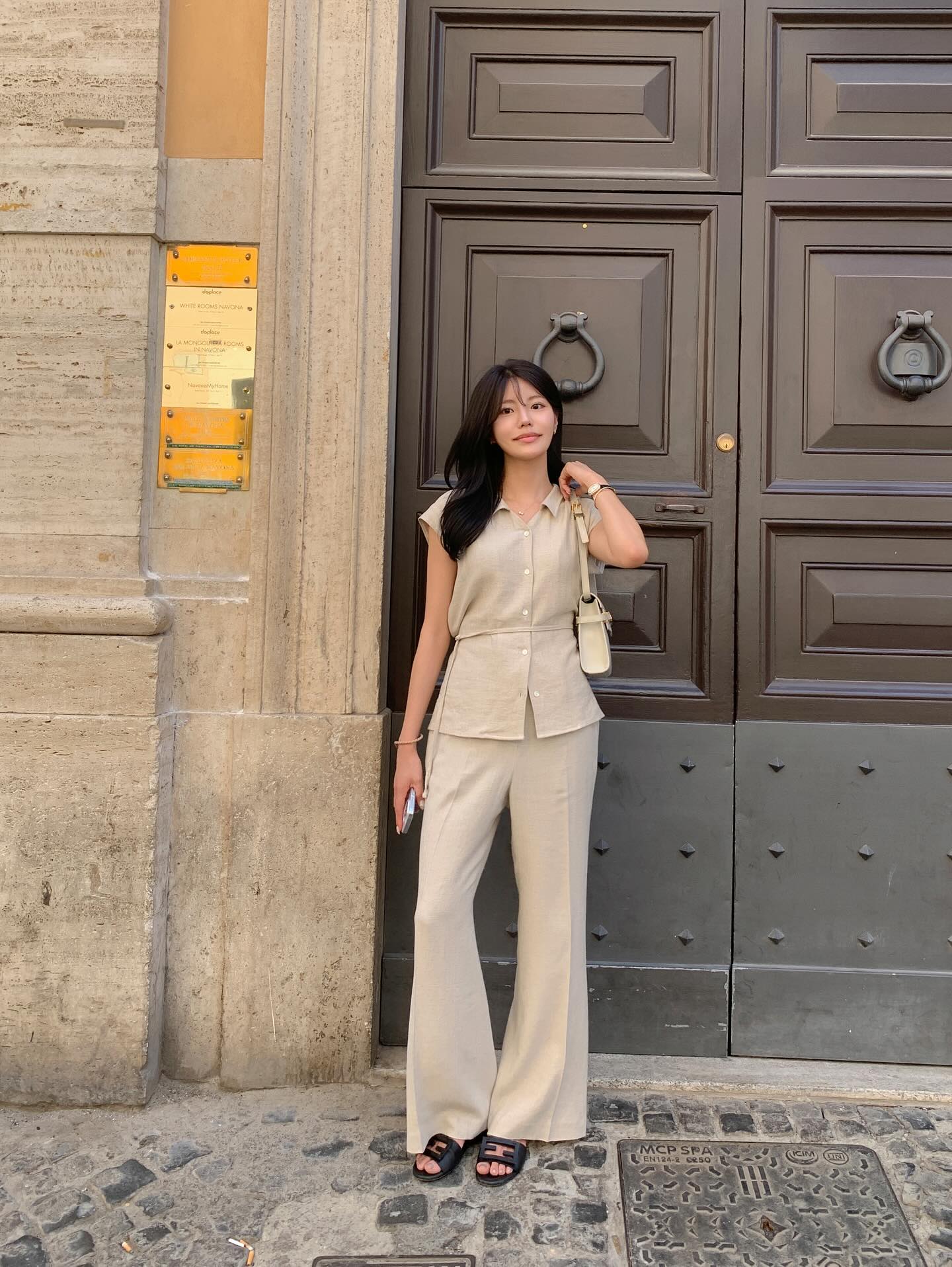 Trang phục màu trắng - be mùa này đẹp khó cưỡng: Cứ mặc lên là thành nàng thơ dịu dàng, tinh tế- Ảnh 5.