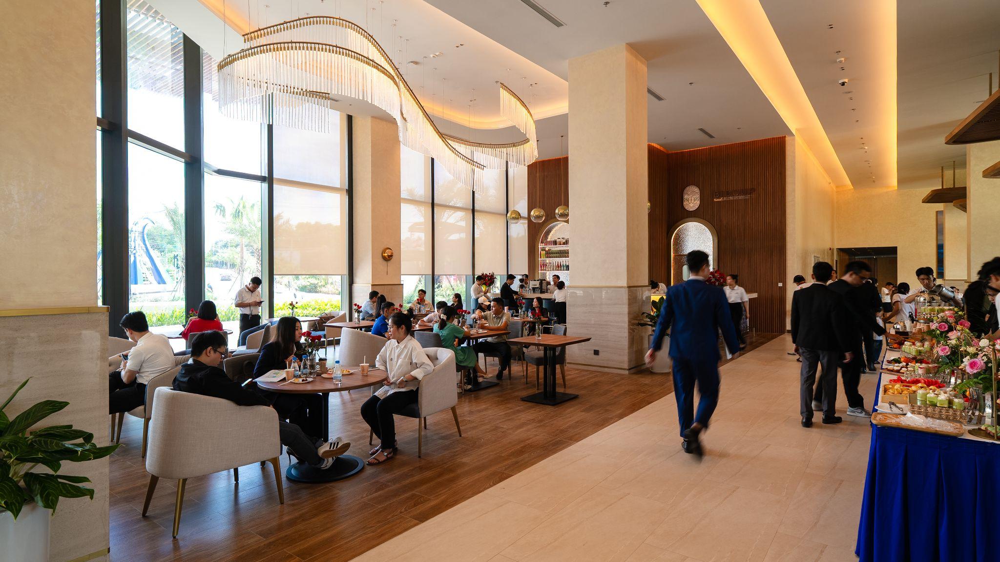 Điểm mặt các điểm du lịch biển hưởng lợi lớn khi sân bay Long Thành vận hành 4 Sảnh đón Charm Resort Long Hải nhộn nhịp khách tham quan