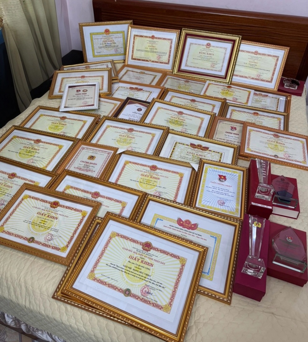 Thủ khoa tốt nghiệp Học viện An ninh với gần 80 danh hiệu khen thưởng - 2