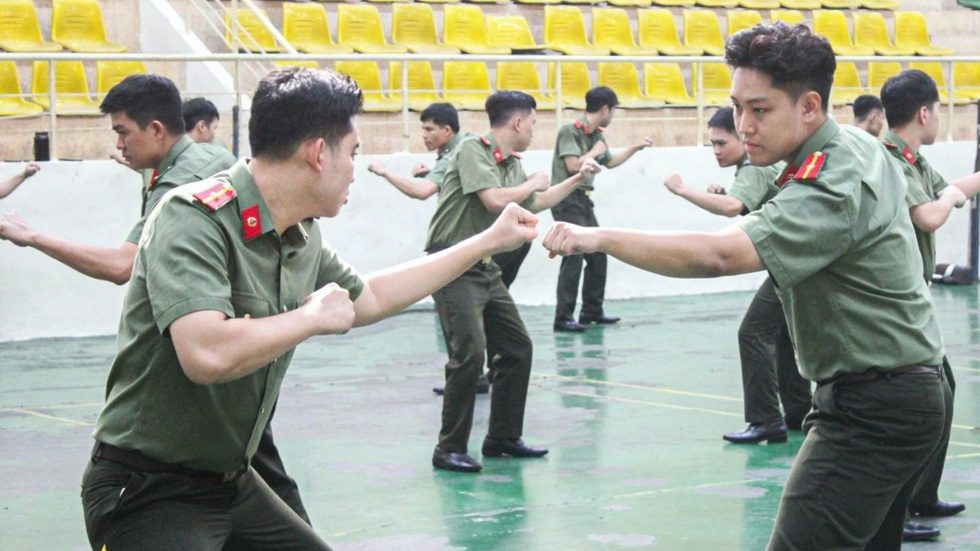 Thủ khoa tốt nghiệp Học viện An ninh với gần 80 danh hiệu khen thưởng - 7