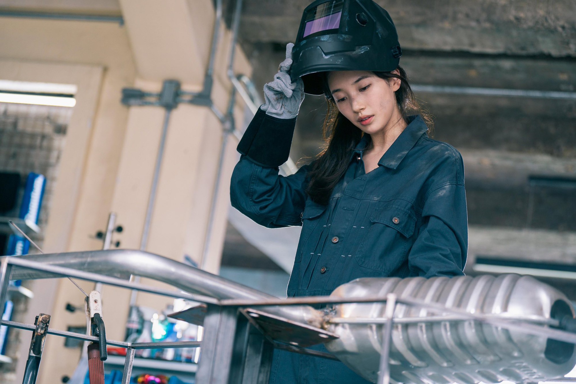 1762905123 88 Suzy song dua vao nhan sac mai khong biet ngai