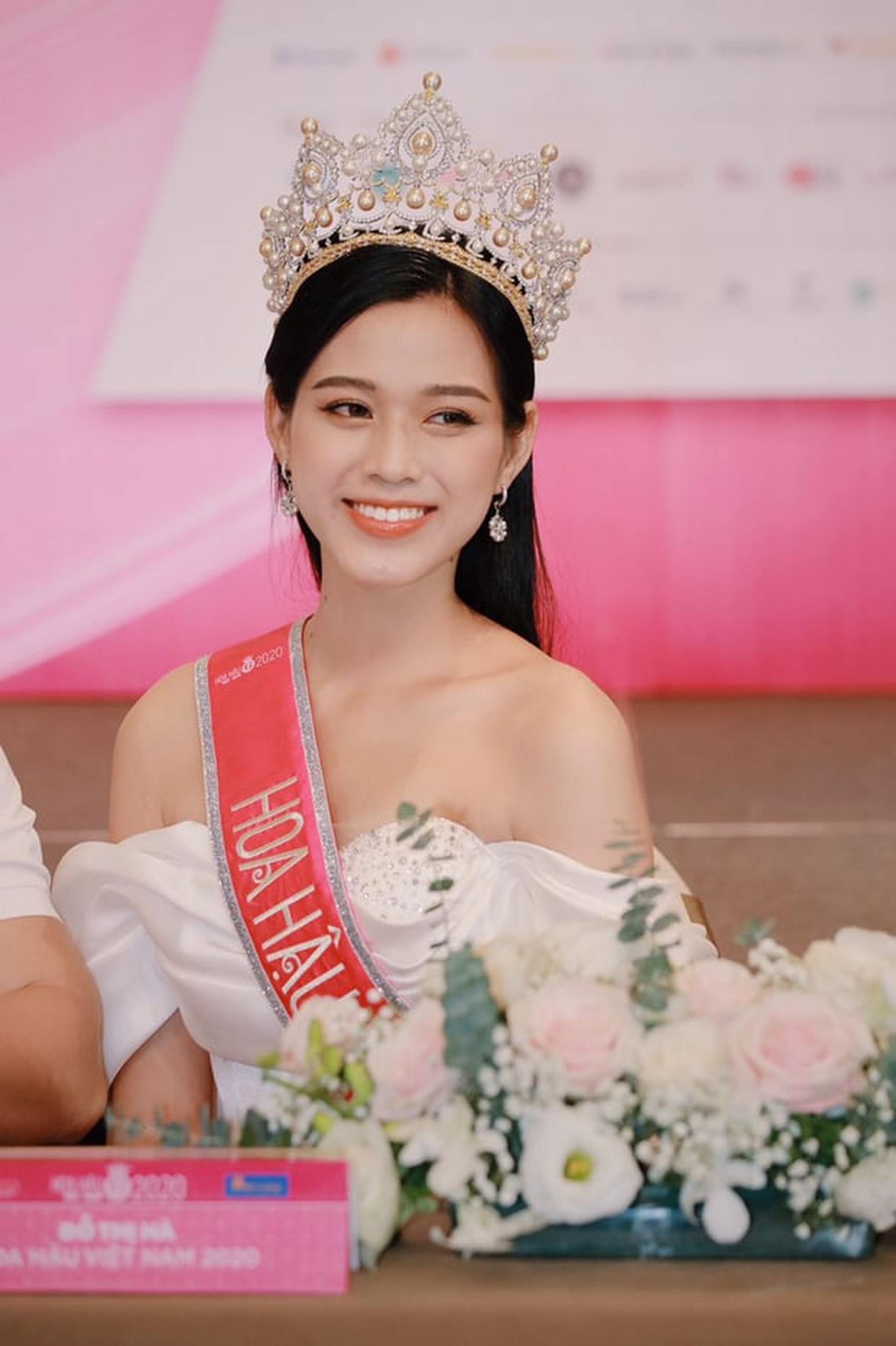 5 năm sau Hoa hậu Việt Nam: Đỗ Thị Hà lấy thiếu gia, hai á hậu giờ ra sao? - 3