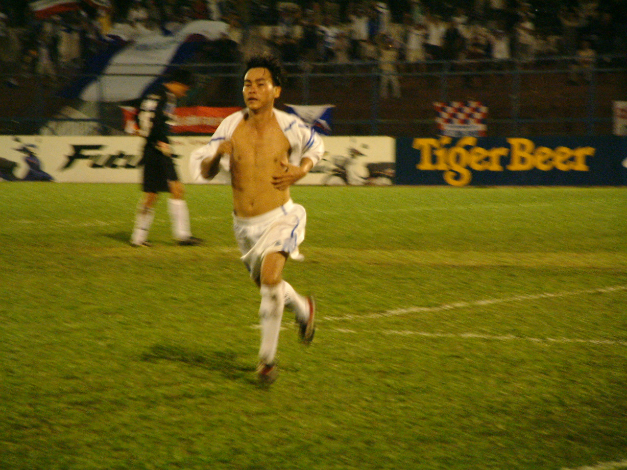 Cựu Vua phá lưới bóng đá Việt Nam, 'Tiếu già' Hồ Văn Lợi không còn nữa- Ảnh 4.