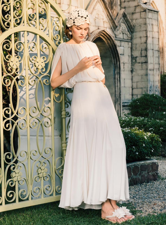 Trở nên thời thượng chỉ với một chiếc váy trắng, đen 4 Trở nên thời thượng chỉ với một chiếc váy trắng, đen - Ảnh 4.