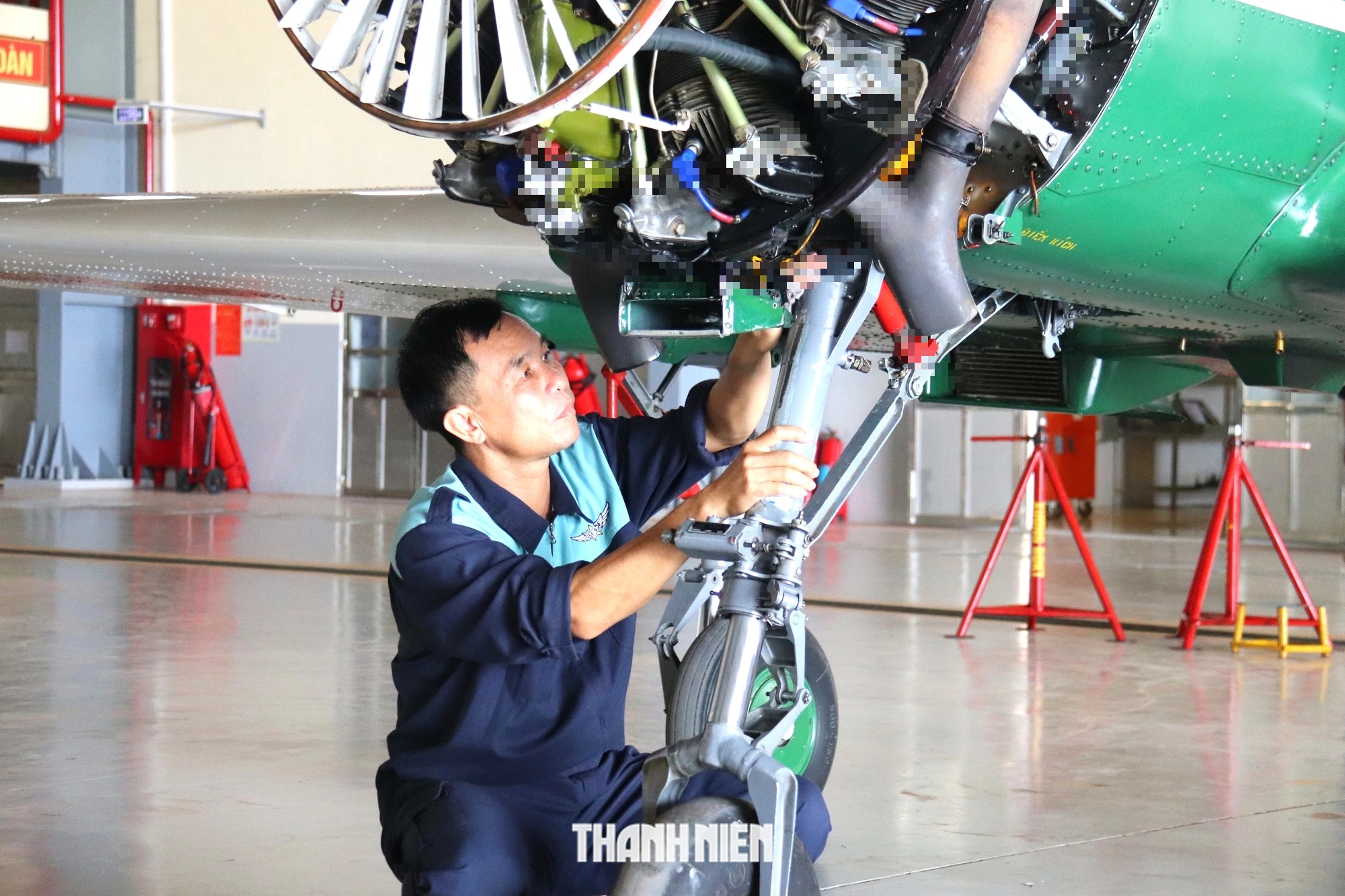 Cận cảnh Trung đoàn 920 đào tạo phi công ở sân bay Phan Thiết - Ảnh 4.