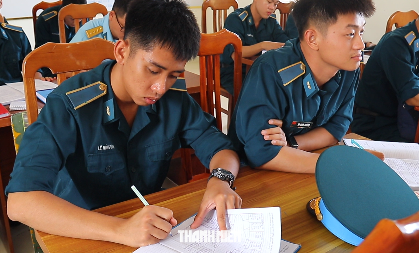 Cận cảnh Trung đoàn 920 đào tạo phi công ở sân bay Phan Thiết - Ảnh 10.