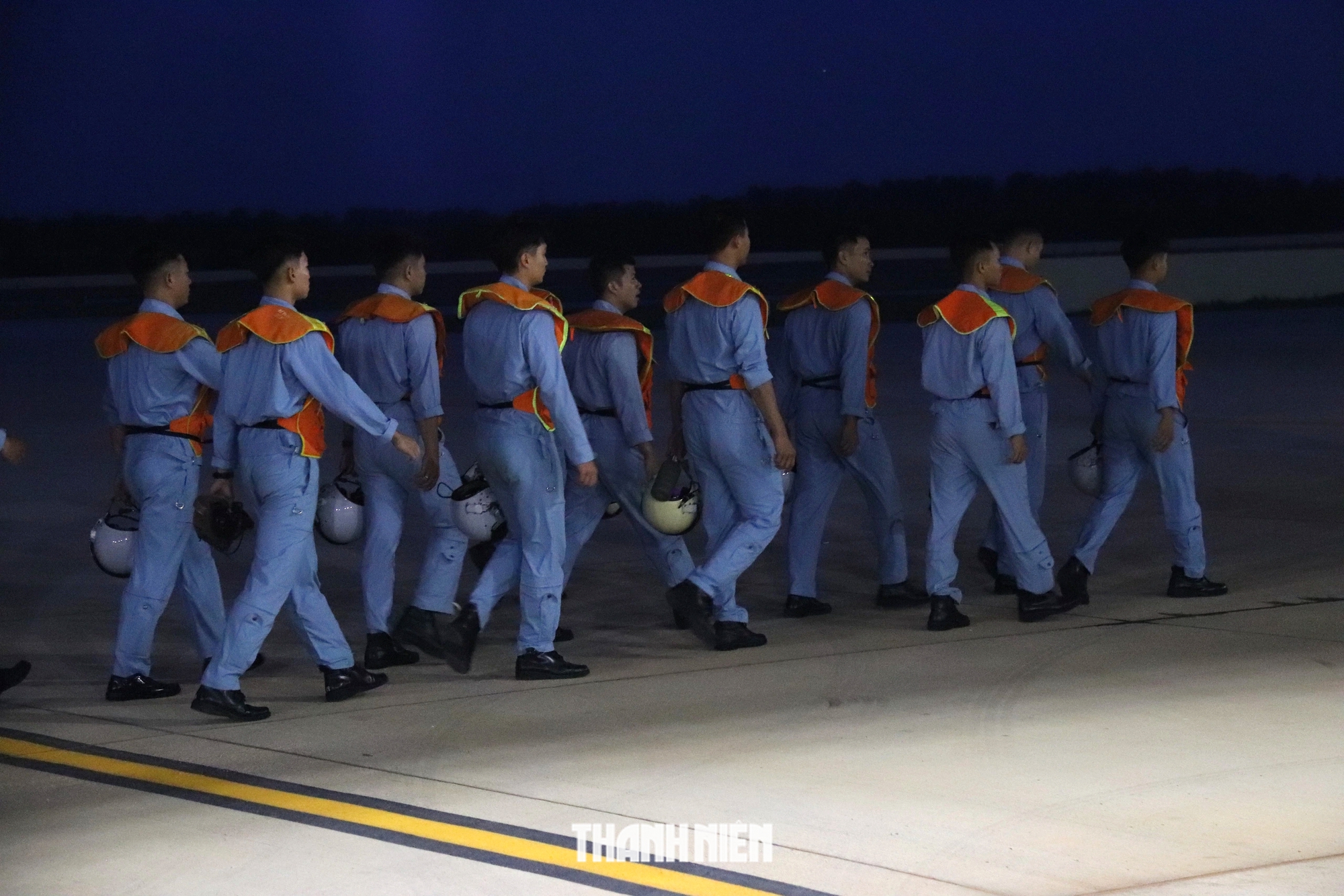 Cận cảnh Trung đoàn 920 đào tạo phi công ở sân bay Phan Thiết - Ảnh 13.