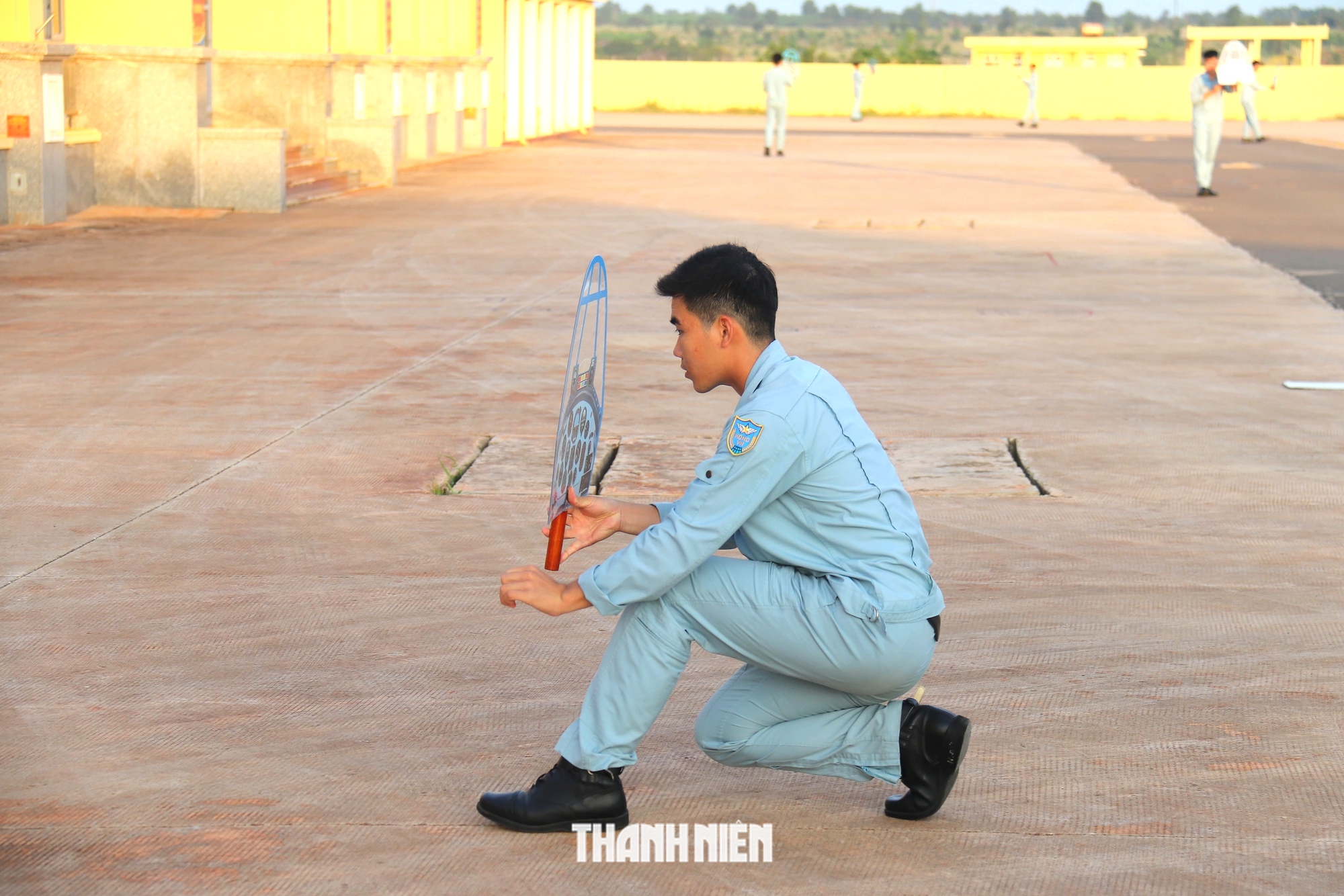 Cận cảnh Trung đoàn 920 đào tạo phi công ở sân bay Phan Thiết - Ảnh 14.