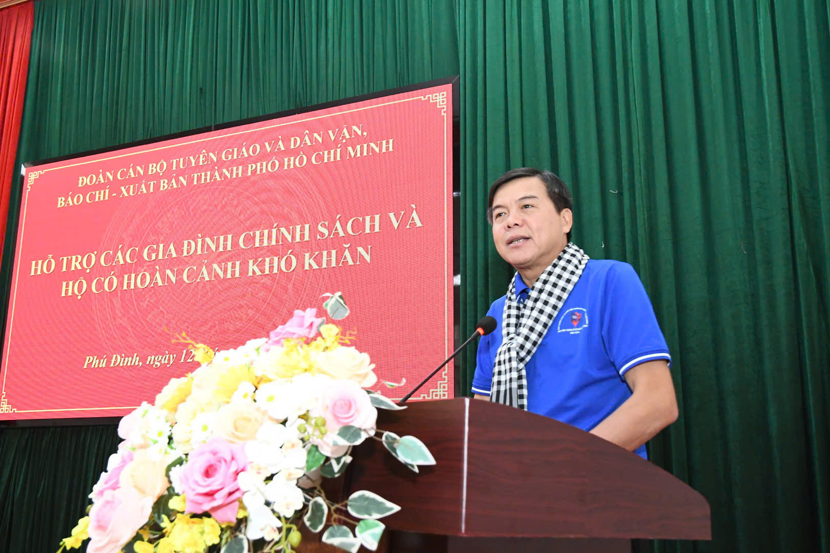 Đoàn tuyên giáo - báo chí TP.HCM tặng quà cho gia đình chính sách, hộ khó khăn tại Thái Nguyên - Ảnh 3.