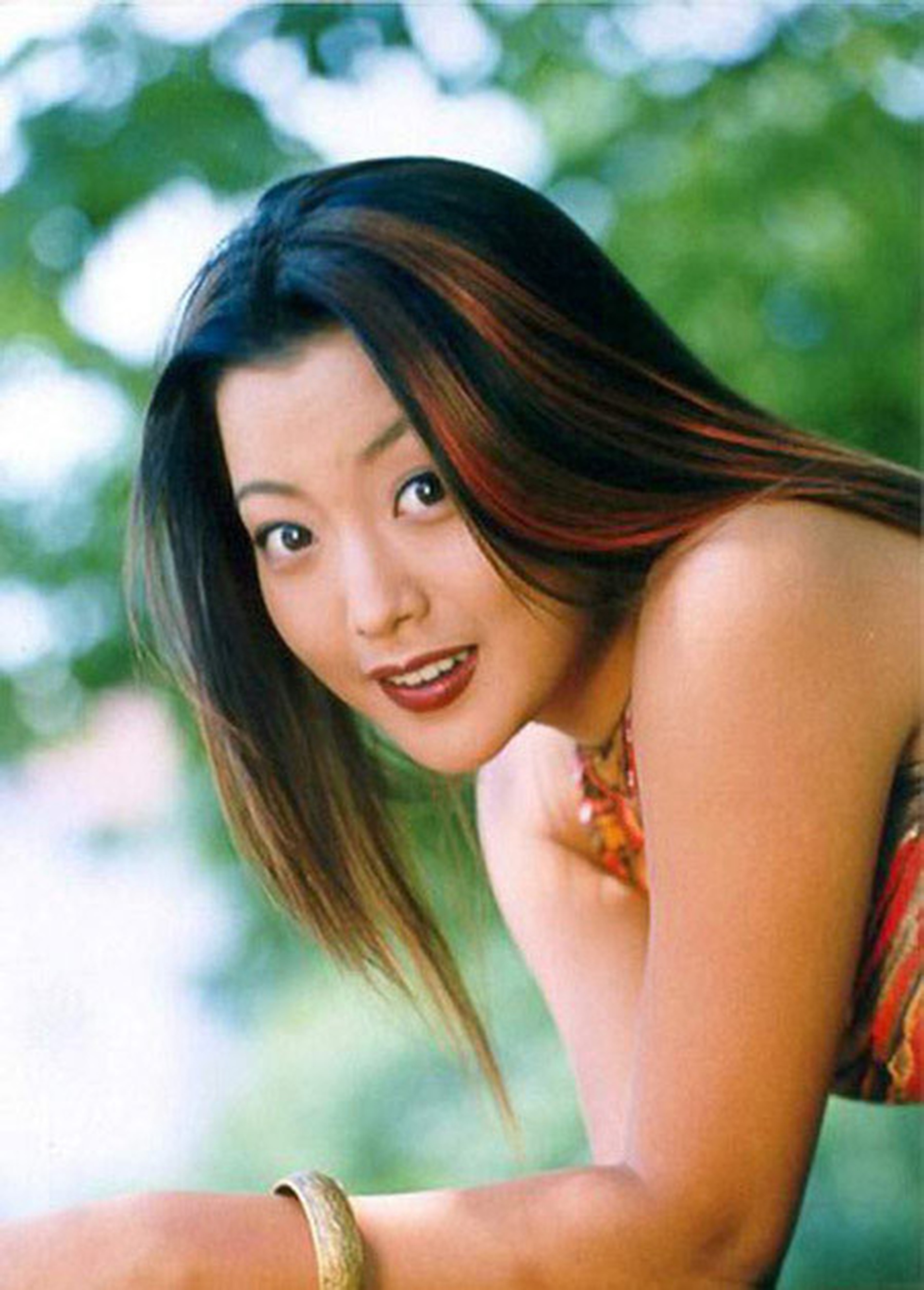 Sắc vóc rực rỡ của tượng đài nhan sắc xứ Hàn ở tuổi U50 - 2