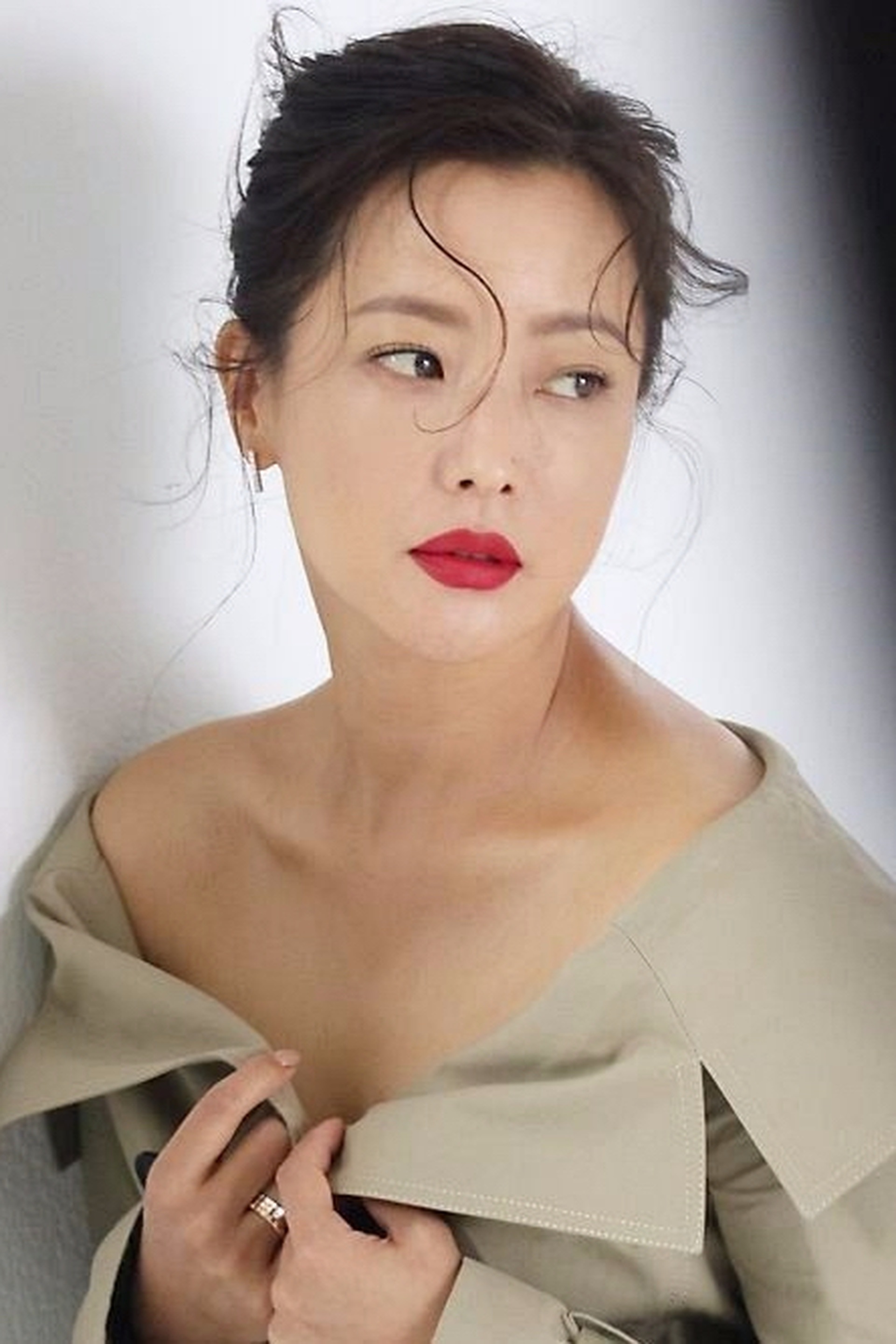 Sắc vóc rực rỡ của tượng đài nhan sắc xứ Hàn ở tuổi U50 - 3