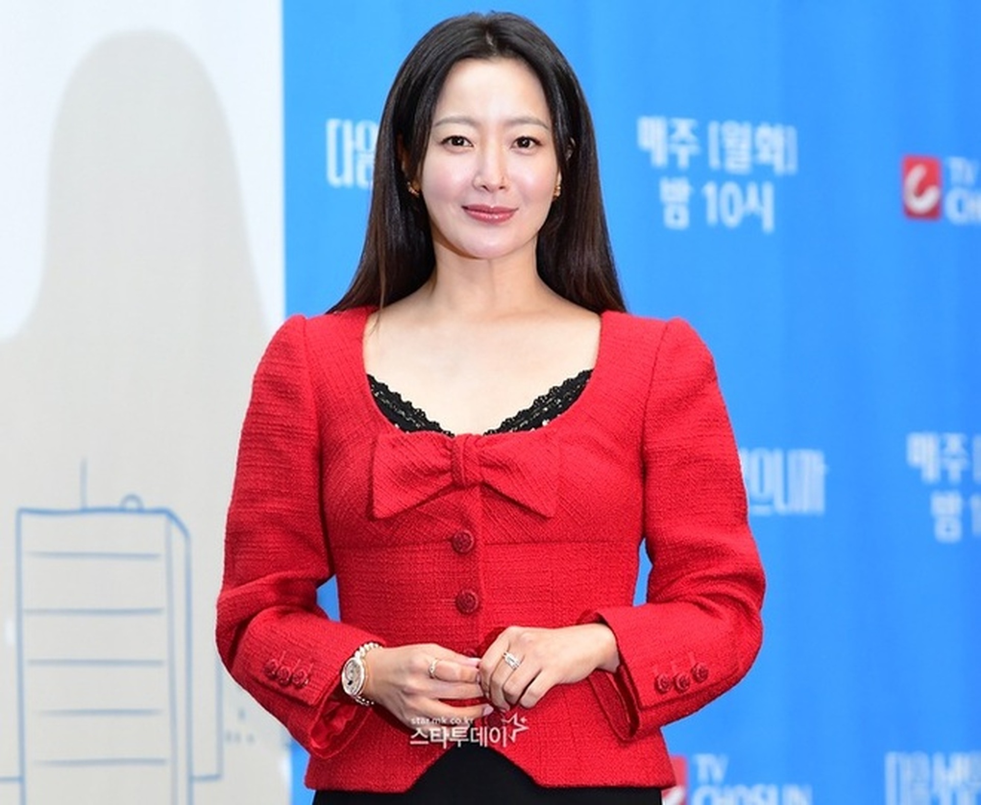 Sắc vóc rực rỡ của tượng đài nhan sắc xứ Hàn ở tuổi U50 - 5