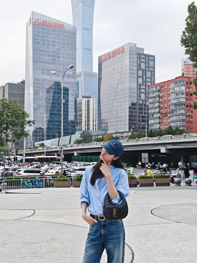 Bản phối denim và mũ lưỡi trai: Cặp đôi ‘bất bại’ của thời trang đường phố - Ảnh 7.