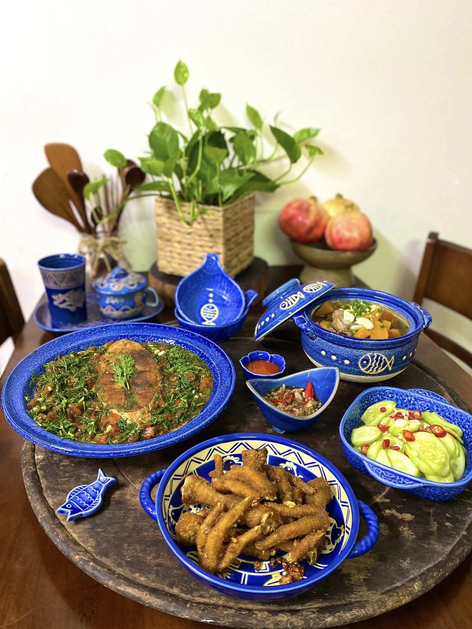 Canh xương bí đỏ - Cá thu sốt cà chua - Chân gà chiên mắm