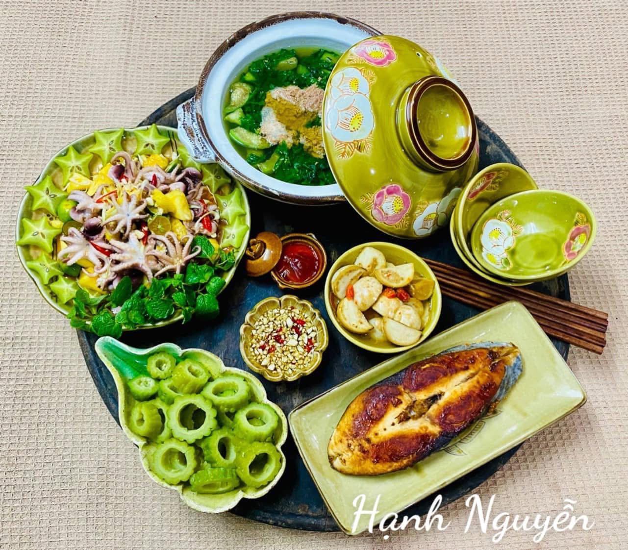 Nộm tuộc sữa - Canh cua rau đay mướp - Cá thu chiên giòn - Mướp đắng hấp